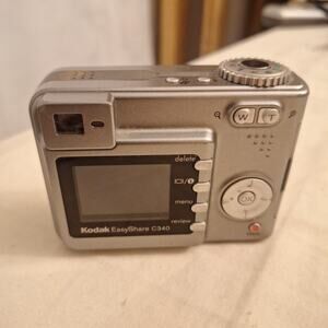 Kodak EasyShare C340 Zoom Digital Camera 34mm-102mm. Working Needs Charger Cord